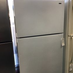 Hotpoint 16 Cu Ft Top And Bottom Fridge. 1 year Warranty 