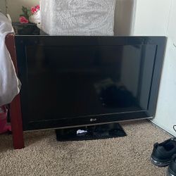 2010 Black LG tv 35 Inch 
