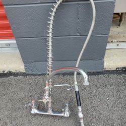 STAINLESS STEEL COMMERCIAL FAUCET with PRE-RINCE SPRAYER 
