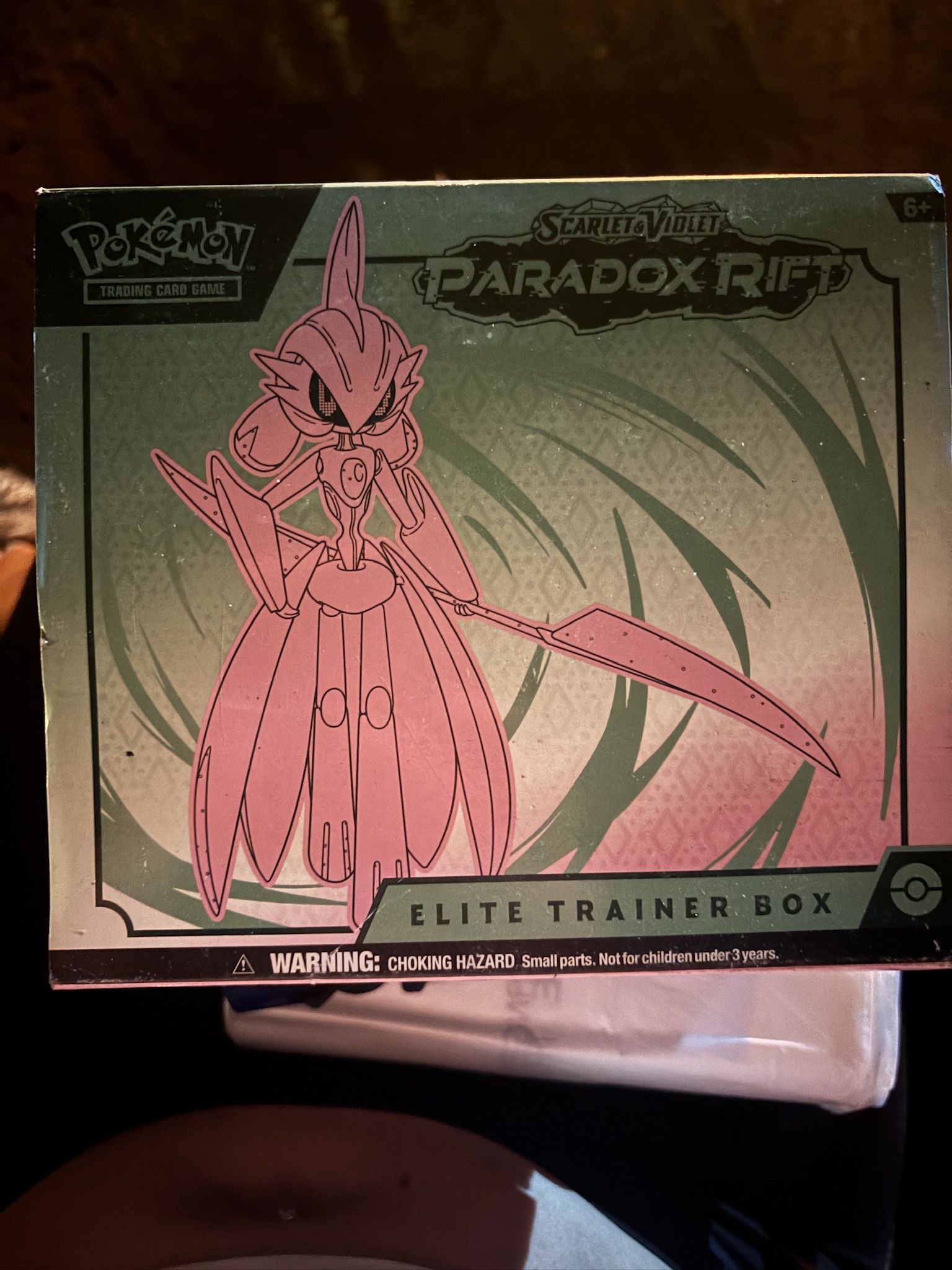 The image shows a Pokémon Trading Card Game (TCG) Scarlet & Violet—Paradox Rift Elite Trainer Box featuring the Pokémon Iron Valiant.