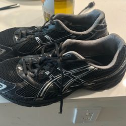 Black ASICS Gel-1130
