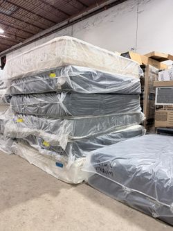 QUEEN MATTRESS FROM $325 AND UP 
