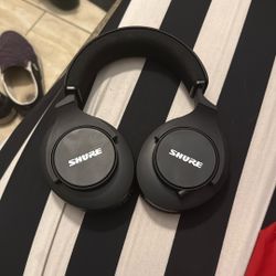 Shure SRH440A headphones