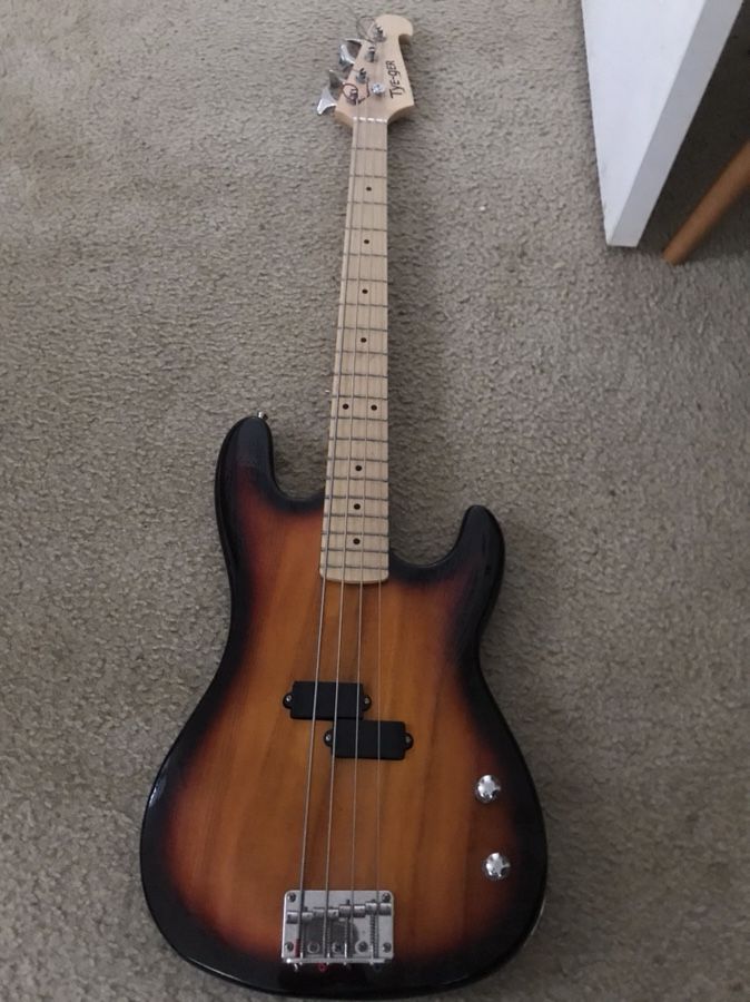 Tye-ger 4 String Bass guitar