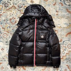 Men’s MONCLER size 3 New Scan