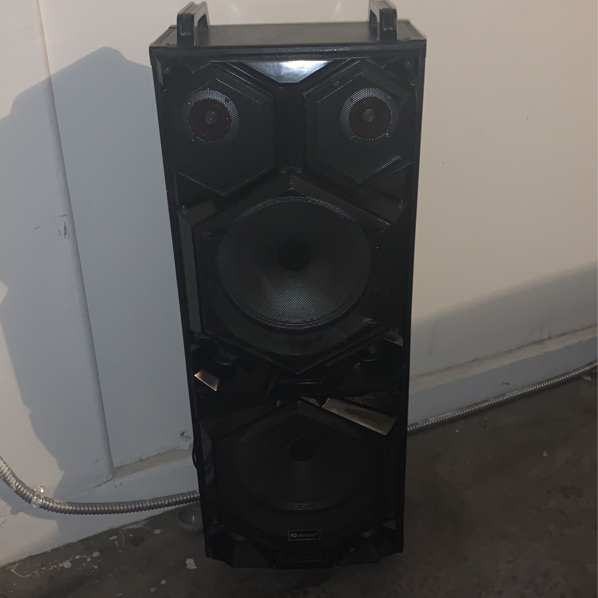 Huge Bluetooth Speaker With Mic Connection 