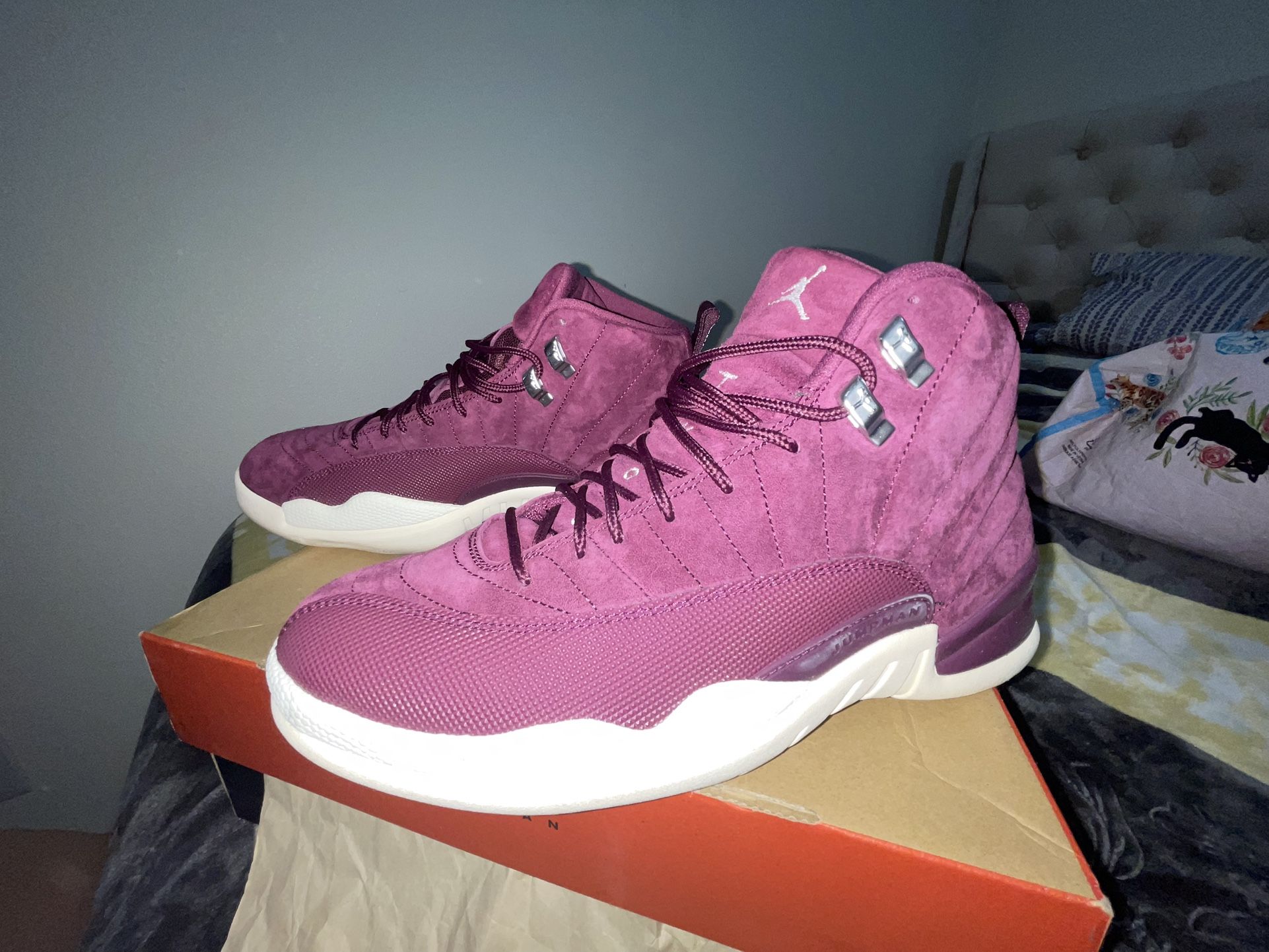 Jordan 12  bordeaux