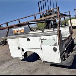 Utility bed / utility box with ladder rack