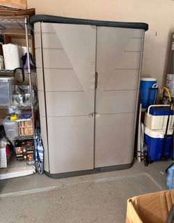 Large Rubbermaid Storage Shed - Excellent Condition!