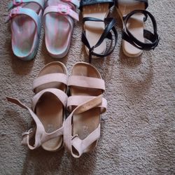 Girls Sandals Good Condition Size 8$4.00 Each 