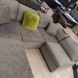 *Weekend Special*---Lima Gray Fabric Adjustable Sectional Sofa W/Ottoman---Delivery And Easy Financing Available 👍 