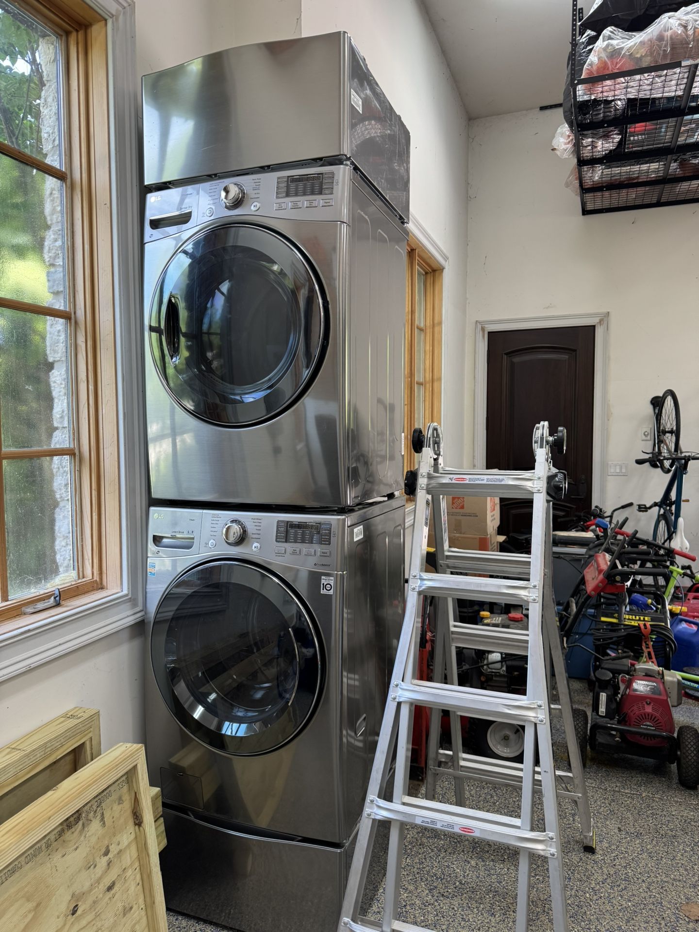 LG :::::WASHER, DRYER (Gas) With PEDESTALS