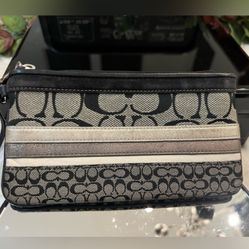 Coach Wristlet Vintage Authentic 