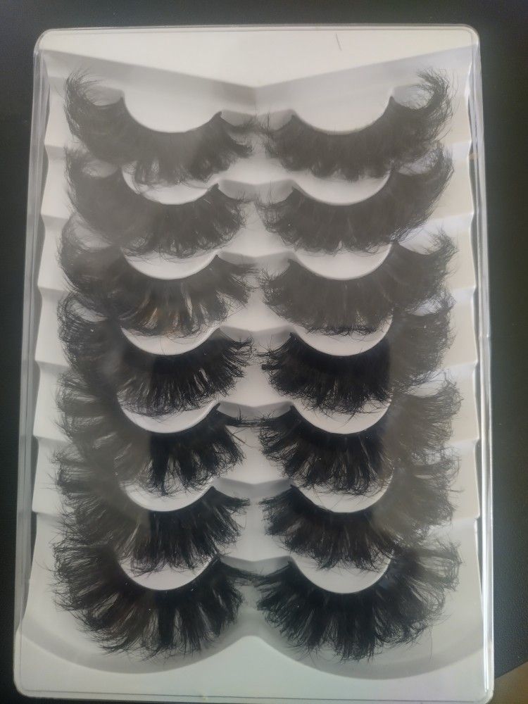 ✨LASHES LASHES & MORE LASHES ✨