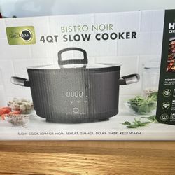 4 Quart Ceramic Slow Cooker - New