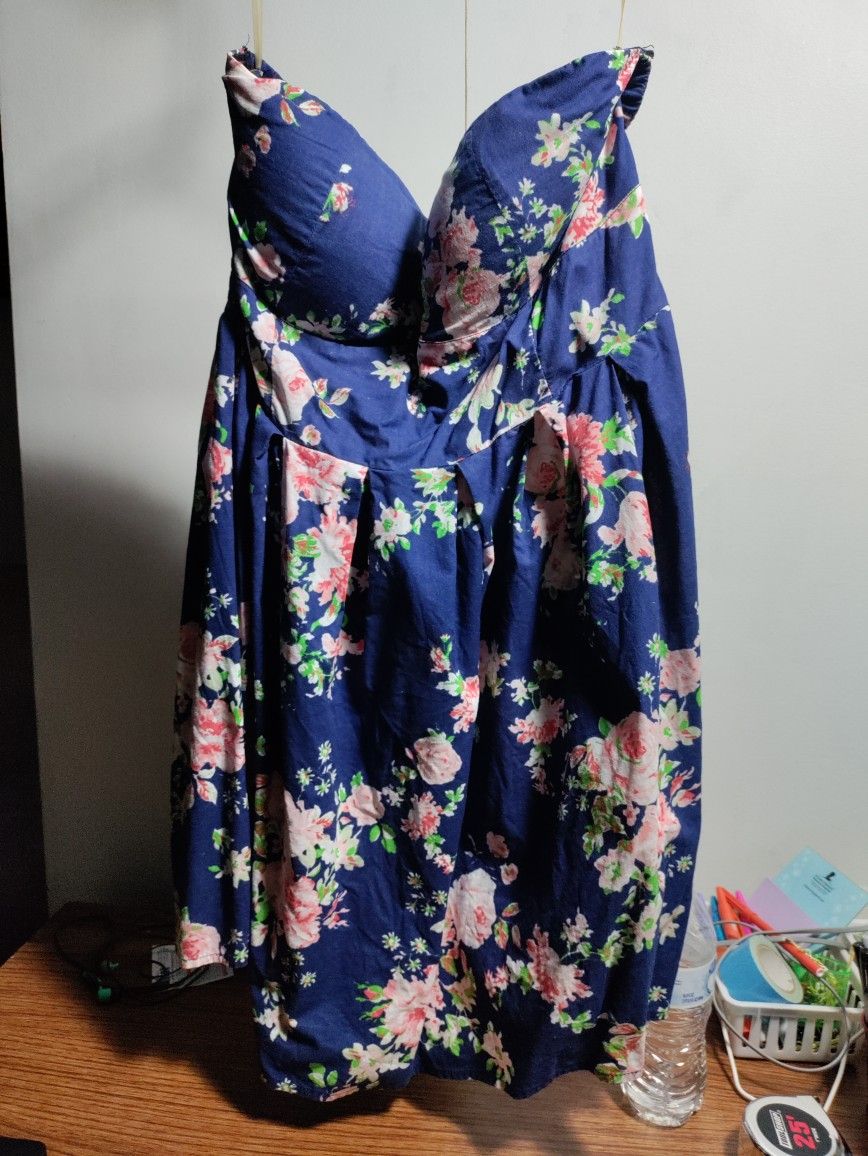 Size XL JUNIORS Summer Flowered Dress 