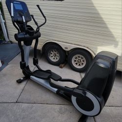 Only 1.4 Hours Life Fitness 95XXPS Explore Console Elliptical Machine