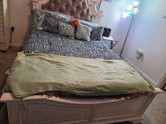 Queen Bed with mattress & boxspring