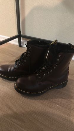 Dr. Martens women’s size 8 burgundy