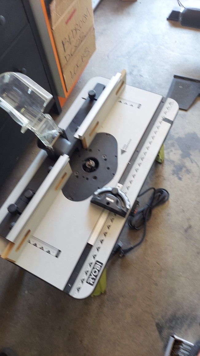 Roybi Router Table