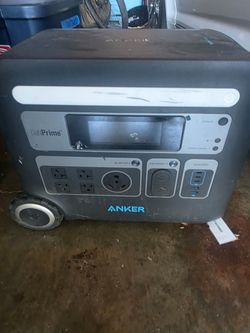 Anker 767 Solar Generator /w 2 200 watt solar panels