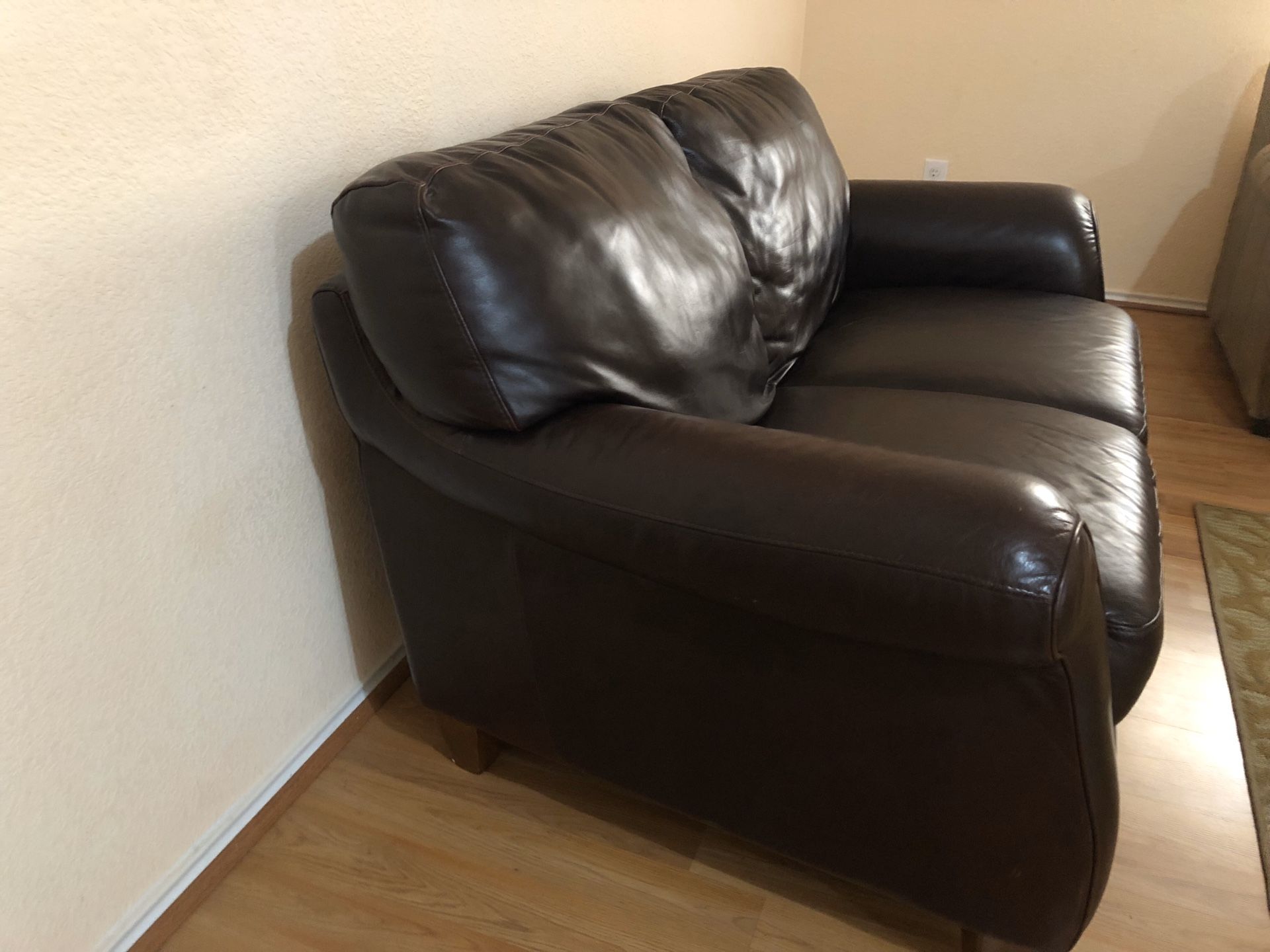 Lover seat Natuci leather original good shape the another one is leather too but with some scratches