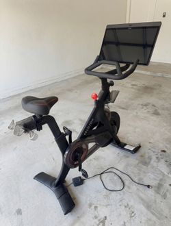 Peloton Bike+ (2 shoes free)
