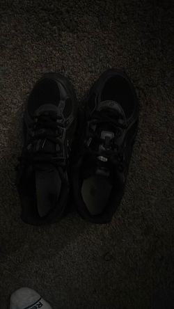 All black 740 new balances sz 8.5