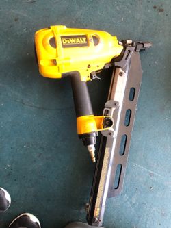DEWALT Nail gun (necesita sólo empaque)