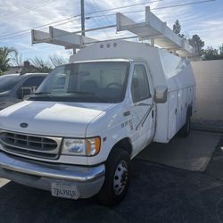 2002 Ford E-450 Super Duty Utility Van