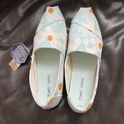 Toms Shoes Size 9.5