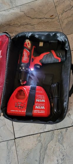 Milwaukee M12 Taladro 