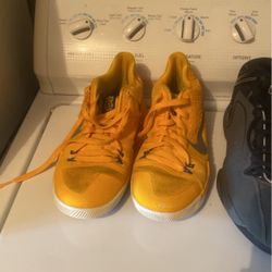 Nike Size6 Youth 50 Dollars Fila Size8 Half 30 Dollars 
