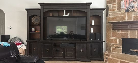 Entertainment center