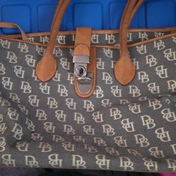 Dooney  & BOUEKE Signature Totw