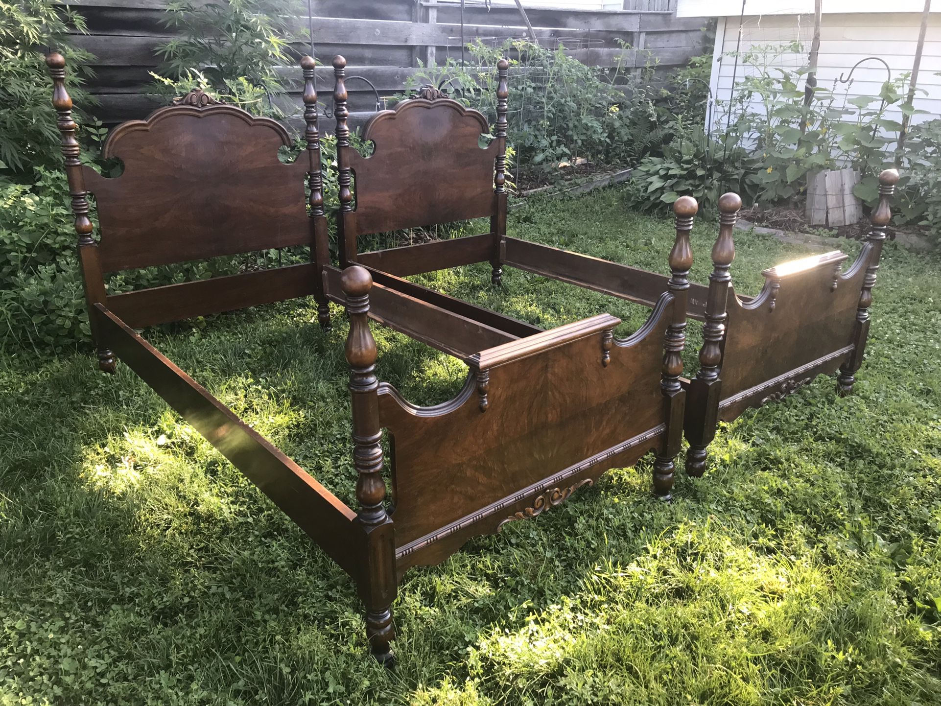 Cherry Wood Twin Bed Set’s