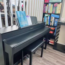 Yamaha CLP-745 Digital Piano – Matte Black – Excellent Condition