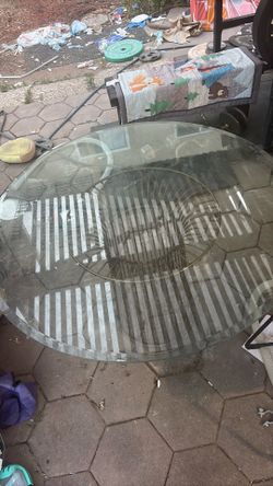 Free glass table