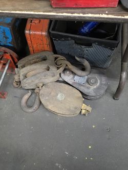 Hooks for pulley