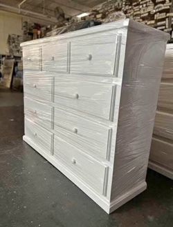 Nine drawers dresser