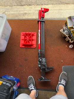 Badland 48 Inch Farm Jack with Base Plate