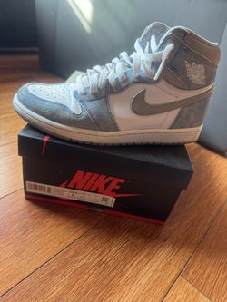 Air Jordan 1 Retro High OG Hyper Royal
