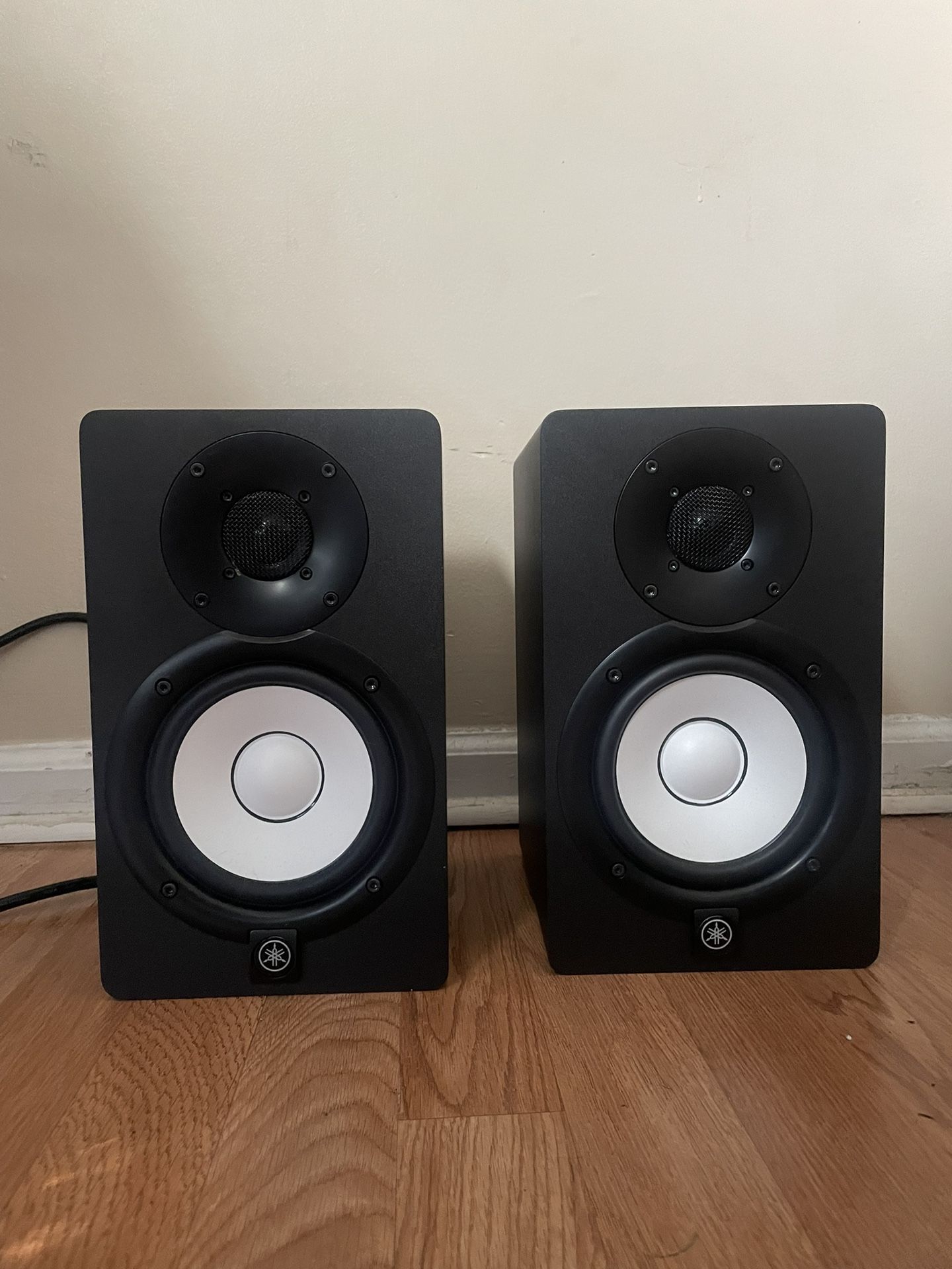 Yamaha HS5 Studio Monitors