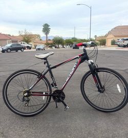 Schwinn Aluminum Hybrid Bike – 700c – 21-Speed – Excellent Condition