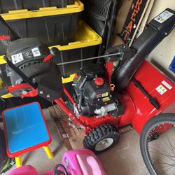 Troy-Bilt 24in Snow Blower