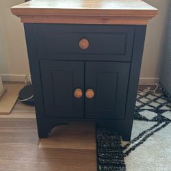 Free Nightstand (worn)