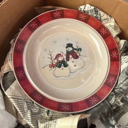 Vintage 32 Piece Fine China Dinner Set Christmas Collection 