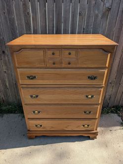 Oak 5-Drawer Dresser