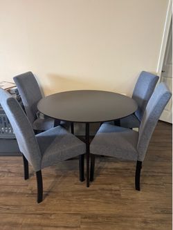 Dining Room Table & Chairs
