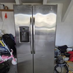 GE Side-by-side Refrigerator 